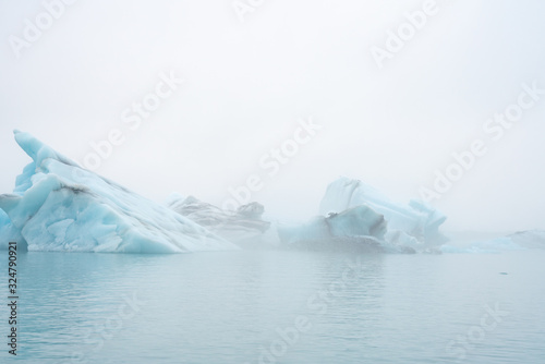 Obraz na plátne Melting glaciers in the northern ocean