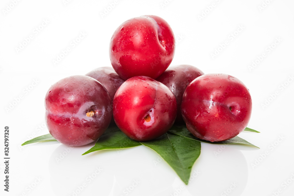 Obraz premium fresh plum isolated on white background