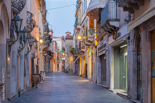Fototapeta Naklejka Na Ścianę i Meble -  TAORMINA, ITALY - APRIL 10, 2018: The Corso Umberto street at dusk.