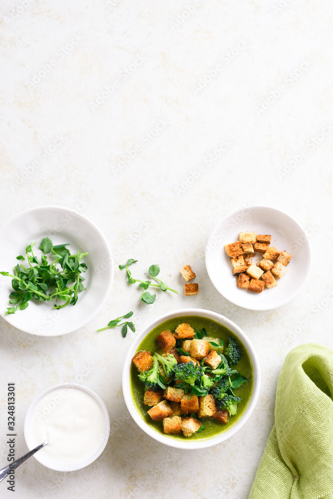 Healthy broccoli green pea soup Healthy broccoli green pea soup