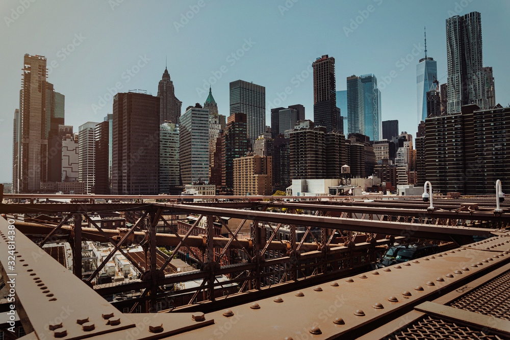 BROOKLYN BRIDGE ARCHITECTURAL VIEW WITH BLUE SKY