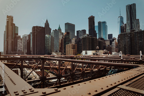 BROOKLYN BRIDGE ARCHITECTURAL VIEW WITH BLUE SKY