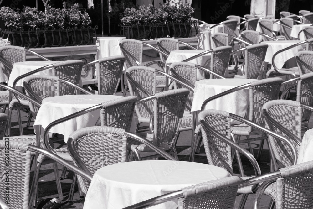 Obraz premium Outdoor restaurant in Venice. Black and white vintage toned photo.