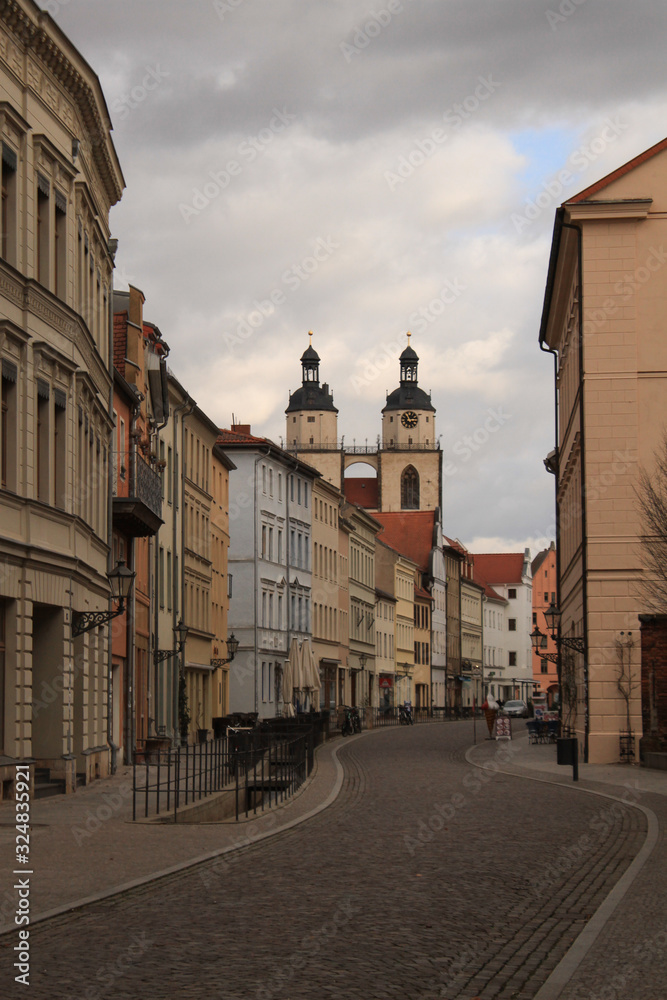 Obraz premium Lutherstadt Wittenberg; Schlossstraße mit Stadtkirche