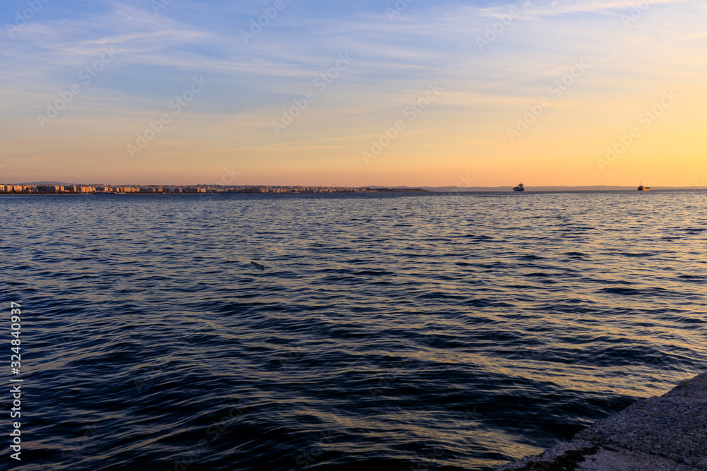 Obraz premium sunset in the city of Thessaloniki