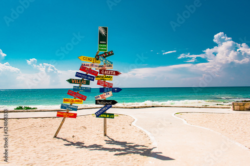 Tableau sur toile Un día soleado de primavera en el caribe mexicano