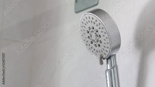 Water flows out of the shower gently. Low water pressure, allowing the water to flow gently.