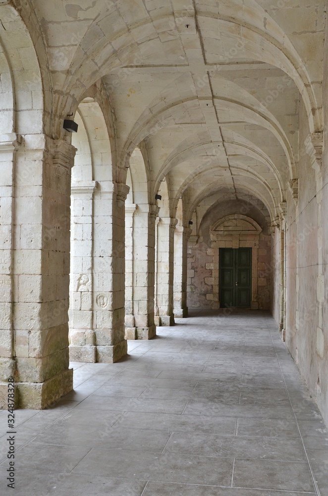 cloître dans un monastère