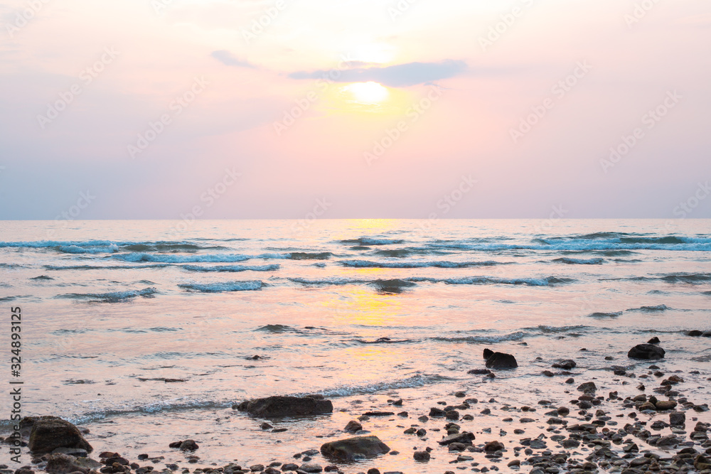 Naklejka premium gentle sunset on the sea