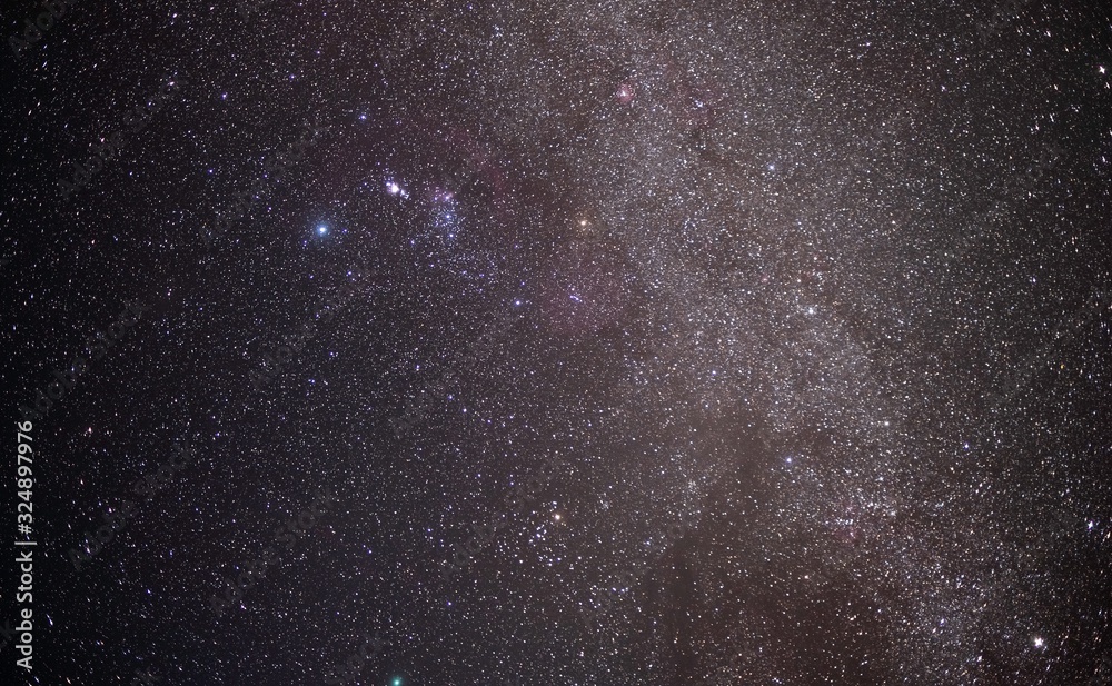 Fototapeta premium The stars and the milky way in the night sky are very beautiful.