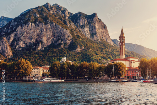 Photo Fabulous sunset over the Lecco town