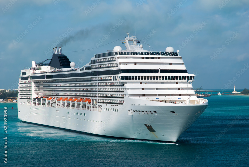 Cruise Ships Maneuvers in Nassau Harbour