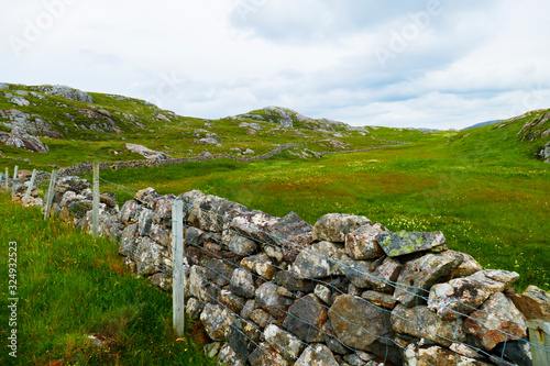 Felsen bei Oldshoremore, an der Nordwestküste von Schottland photo