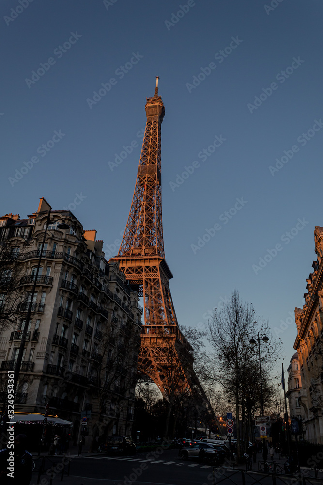 Fototapeta premium Eiffel Tower behind a building in Paris.