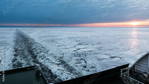 Obraz na płótnie Icebreaker Channel, Baltic Sea