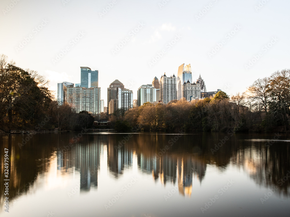 Obraz premium Midtown Atlanta Skyline i Water Reflection