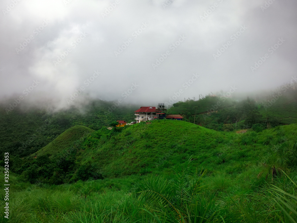 House in a Cloudy Mountains House in a Cloudy Mountains