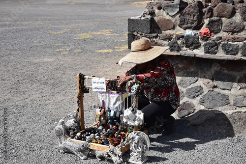 Vendeuse de souvenirs au Mexique photo