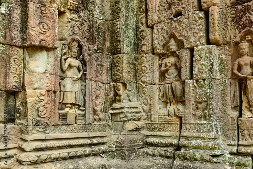 Détail des scultures représentant les devatas du temple Ta Som dans le domaine des temples de Angkor, au Cambodge