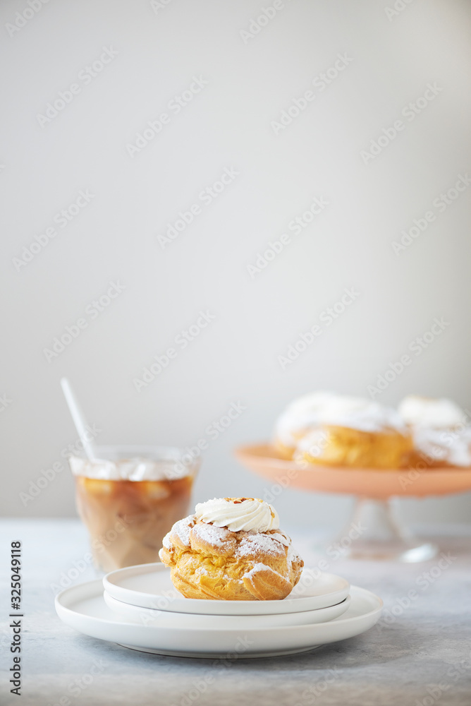 Custard cakes with cream Custard cakes with cream
