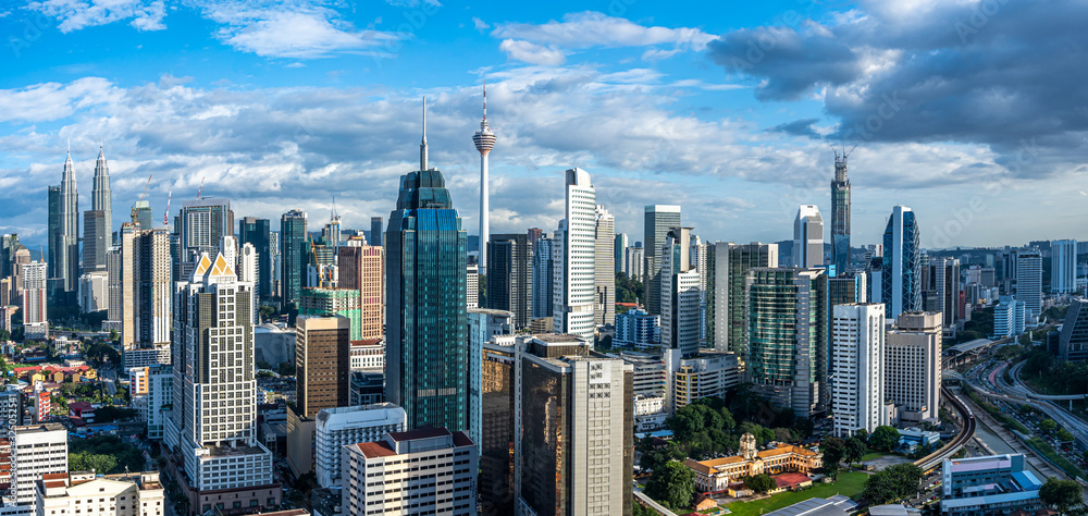 Obraz premium panoramic city skyline in kuala lumpur