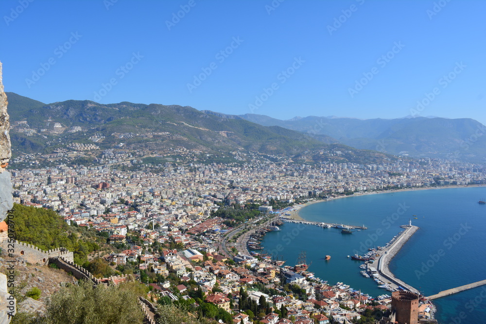 Fototapeta premium Alanya harbour and city