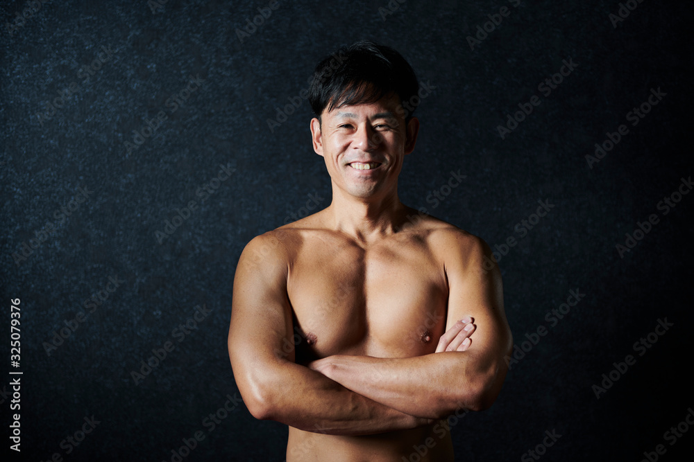 Fototapeta premium ワークアウト ボディビルダー 男性