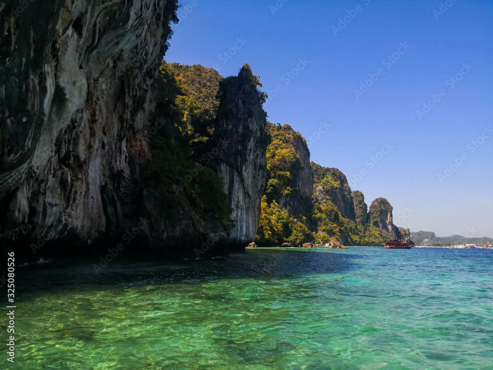 Naklejka premium Beautiful sea. Coast of Phuket, Thailand.