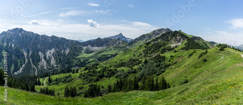 Panorama from bavarian mountain into the valley © Simon