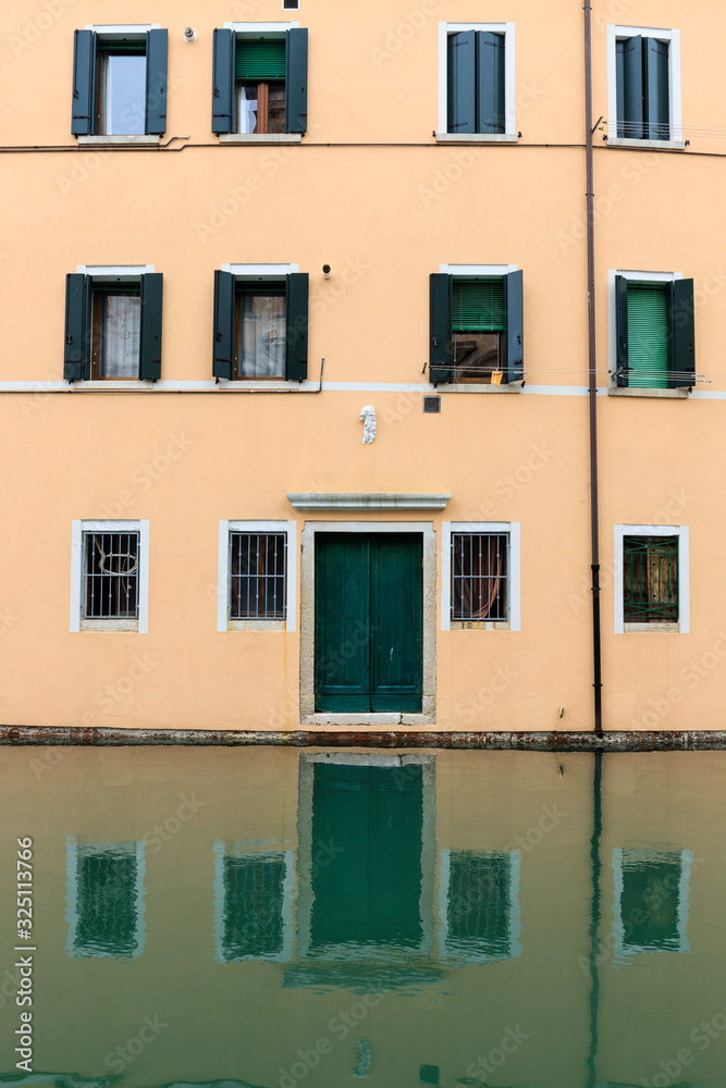 case riflesse nell'acqua a Chioggia