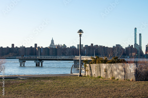 Tablou canvas Transmitter Park in Greenpoint Brooklyn New York along the East River with a vie