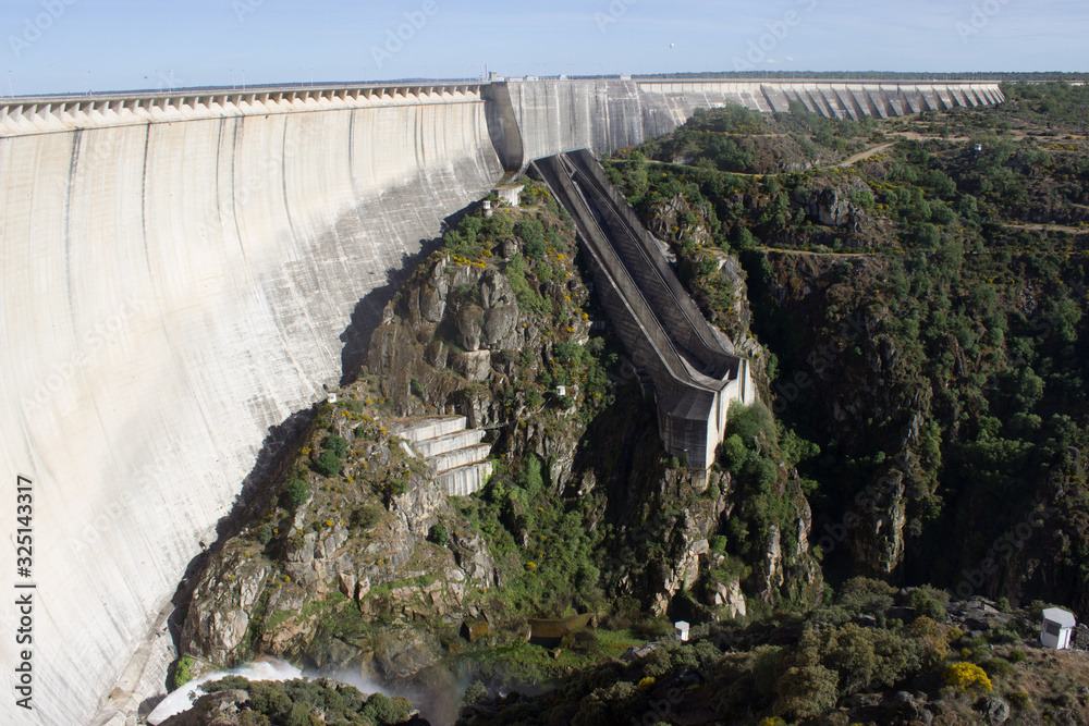 Presa y pantano de Almendra Río Tormes