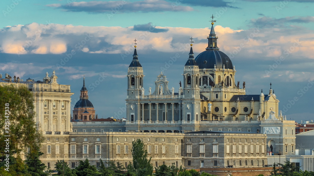 Madrid, Spain skyline timelapse at Santa Maria la Real de La Almudena Cathedral and the Royal Palace.