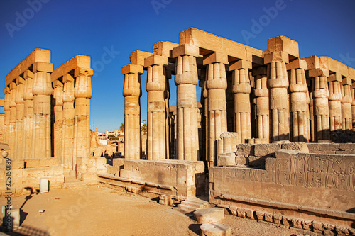 Foto The ruins of the central temple of Amun-Ra, on the right bank of the Nile, in th