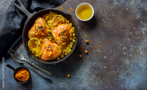 Fried chicken thighs with rice and chickpeas