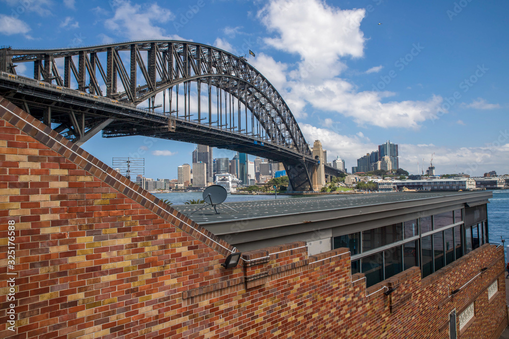 Obraz premium bridge over river Sidney