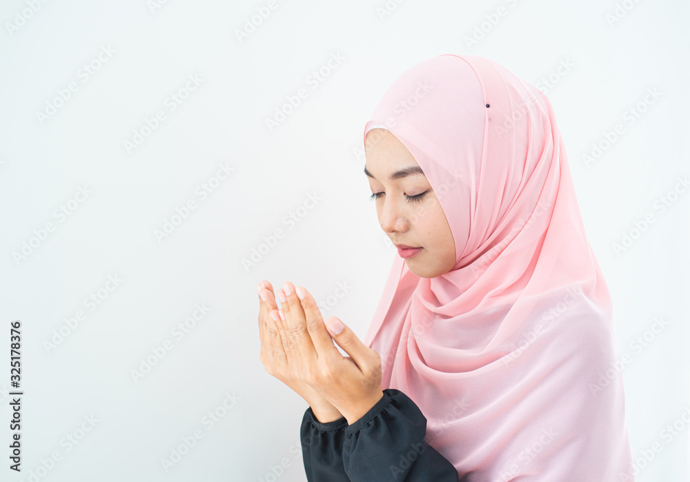 muslim woman pray in hijab muslim woman pray in hijab