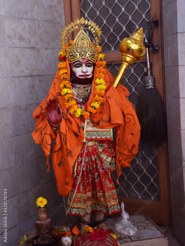 Obraz premium An idol of Lord Hanuman in an Indian temple