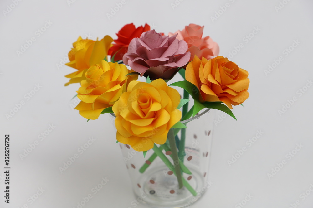 折り紙で作ったバラの花