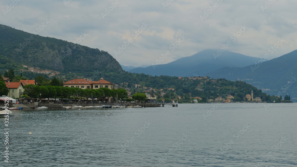 Fototapeta premium Panorama del Lago di Como da Lenno