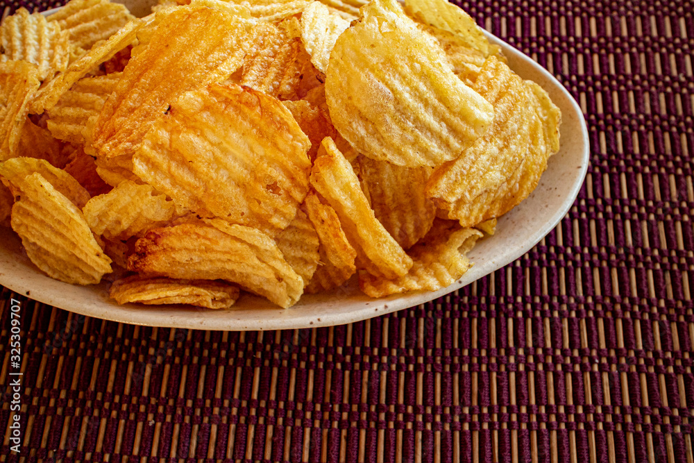 A mountain of potato chips お皿に山盛りポテトチップス A mountain of potato chips お皿に山盛りポテトチップス