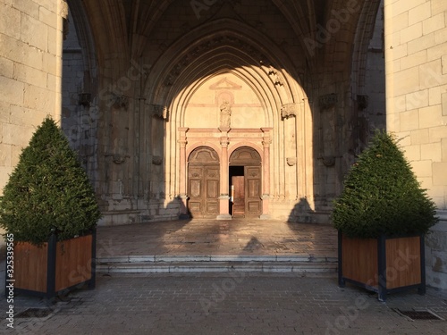 Cuadro en lienzo The Collégiale Notre-Dame de Dole is roman-catholic church in Dole, france