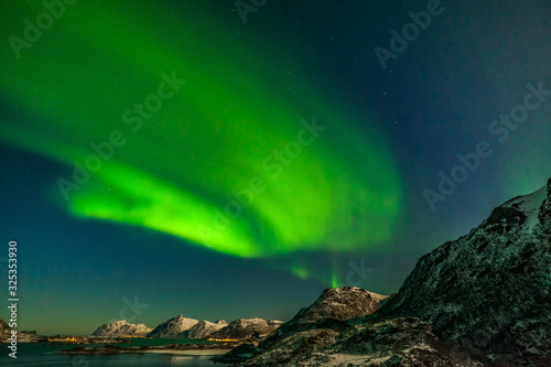 A wonderful night with Kp 5 northern lights flying over the mountains © Tatiana
