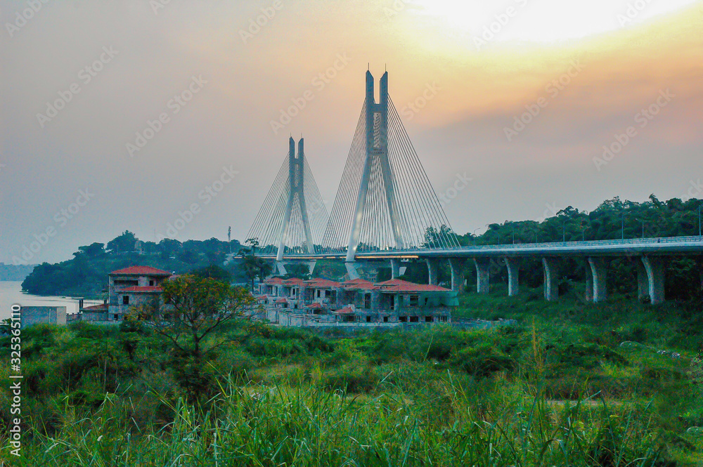 Obraz premium Bridge of Corniche in haze at sunset in Brazzaville at 2018.
