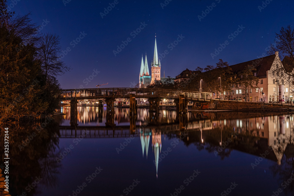 Lübeck Skyline bei Nacht