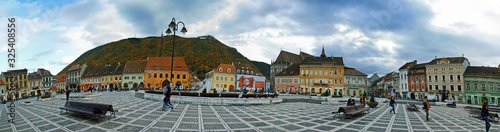 Tableau sur toile Panorama of Piata Sfatului of Brasov, Romania