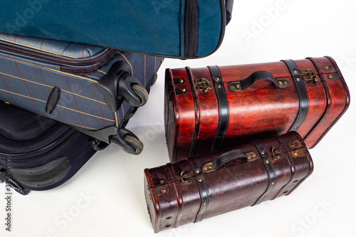 Old and modern travel suitc...
