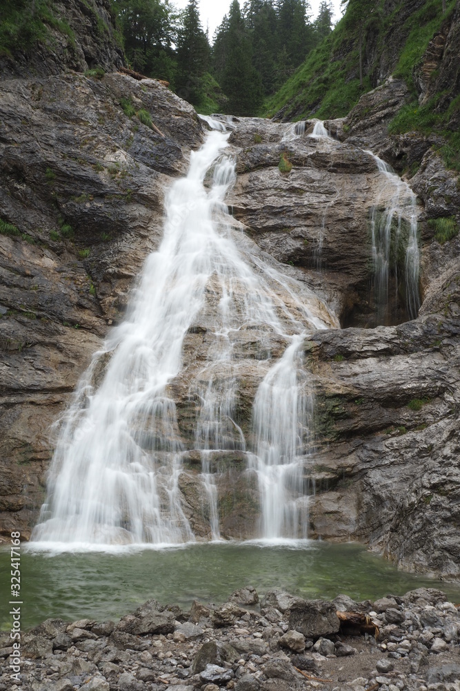 Fototapeta premium Wasserfall Jachenau Walchsensee Alpen Bayern