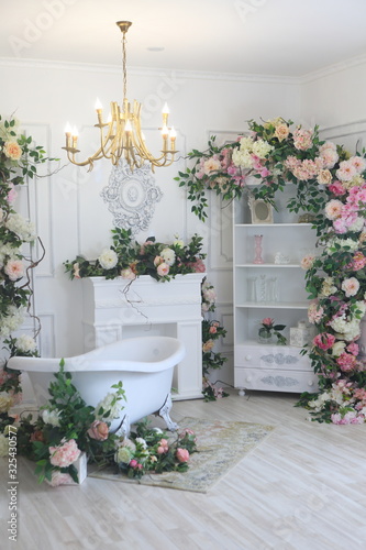 Beautiful bathroom with floral d  cor