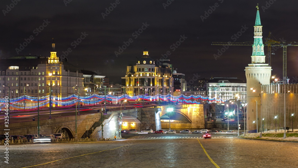 Obraz premium Bolshoy Moskvoretsky Bridge at winter night timelapse Moscow